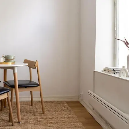 Appartamento A Bright Wooden For Four Turku